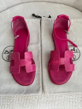 Hermes Rose Flash Pink Women's Leather H-Strap santorini Sandals